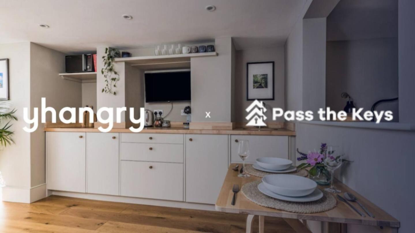 Pass The Keys Wimbledon Hideaway Londres Exterior foto